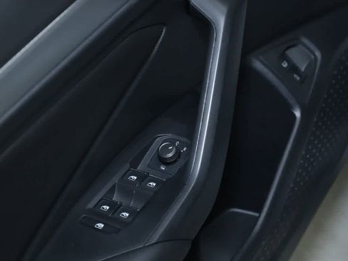 Certified 2021 Volkswagen Jetta SE w/ SE Cold Weather Package image 15