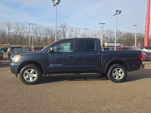 Used 2015 Nissan Titan SV w/ SV Value Truck Package image 5