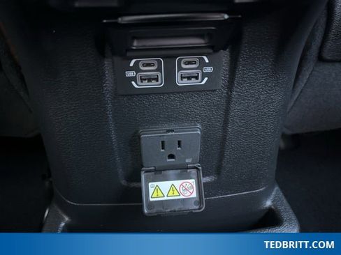 Used 2022 Jeep Wrangler Unlimited Rubicon w/ Cold Weather Group image 17