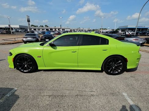 Used 2023 Dodge Charger Scat Pack RWD image 4