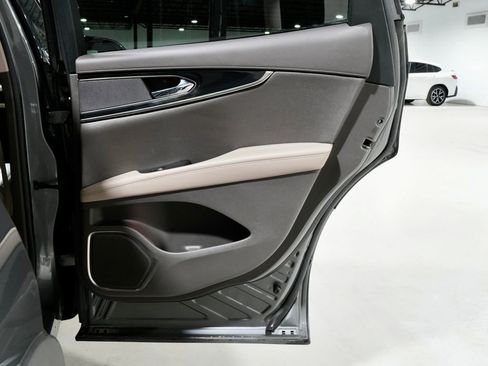 Used 2023 Lincoln Nautilus Reserve w/ Monochromatic Package image 32