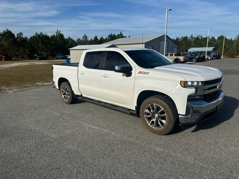Used 2021 Chevrolet Silverado 1500 LT image 3