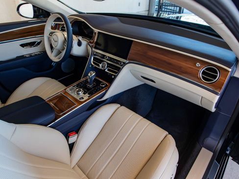 New 2026 Bentley Flying Spur V8 AWD/4WD image 18