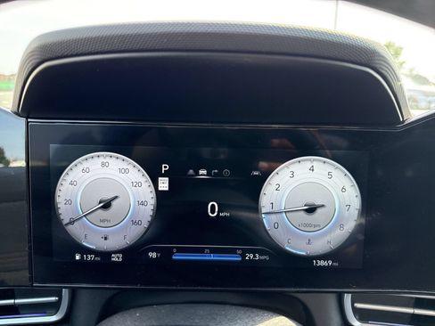 Certified 2025 Hyundai Elantra SEL FWD image 17
