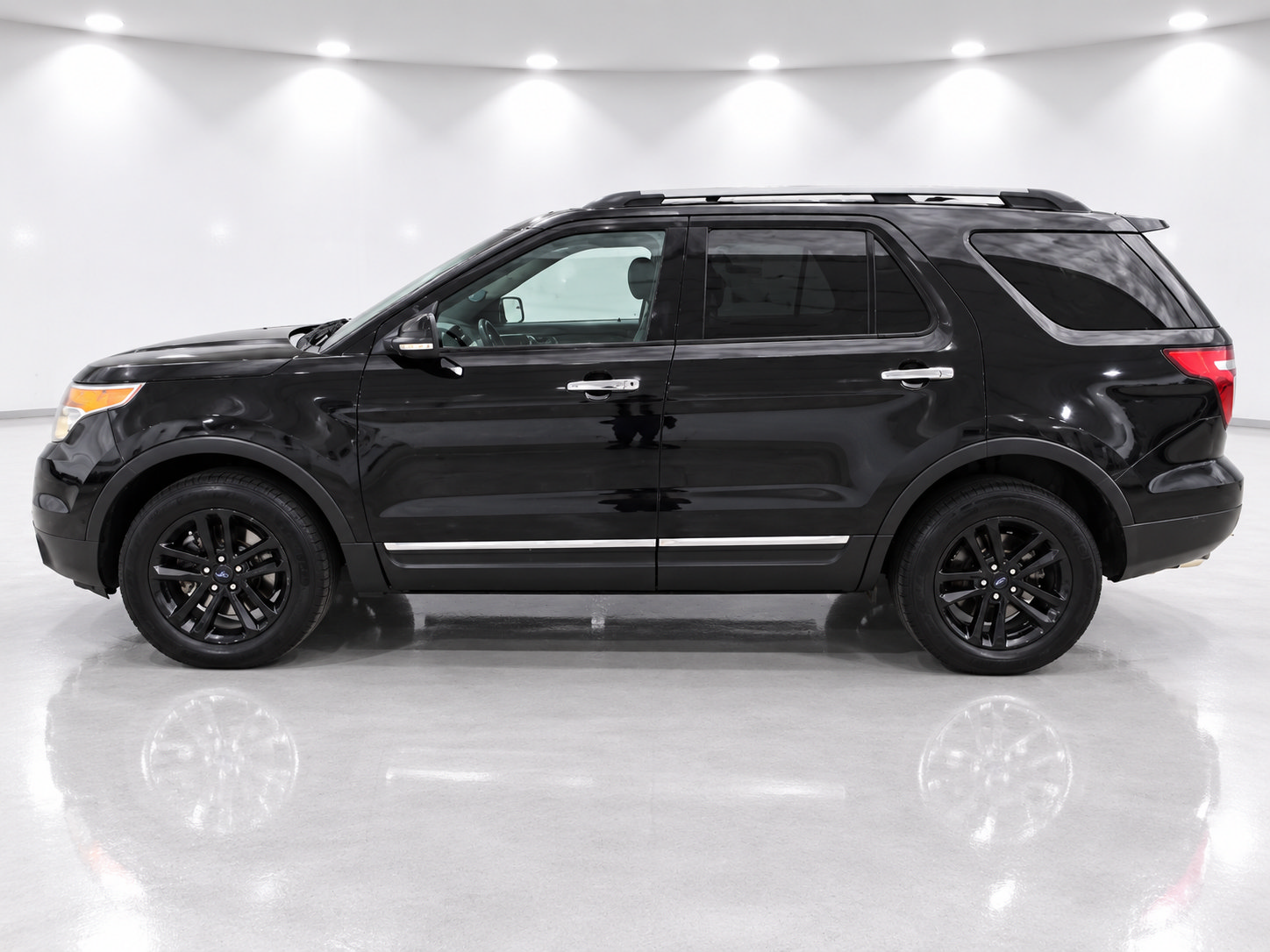 Used 2015 Ford Explorer XLT w/ Equipment Group 201A AWD/4WD image 4