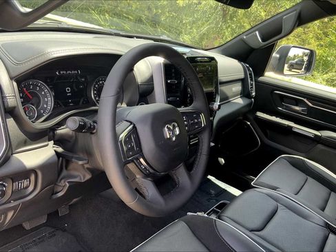 Used 2025 RAM 1500 Laramie AWD/4WD image 16