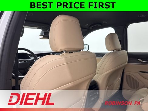 New 2025 Jeep Grand Cherokee Limited w/ Black Appearance Package image 19