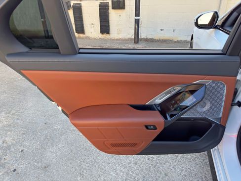 Used 2024 BMW i7 xDrive60 AWD/4WD image 52