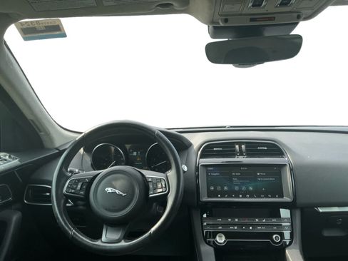 Used 2019 Jaguar F-PACE Premium AWD/4WD image 10