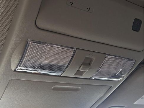 Used 2025 Nissan Frontier S image 27