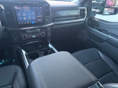 Used 2024 Ford F350 Lariat w/ Chrome Package image 33