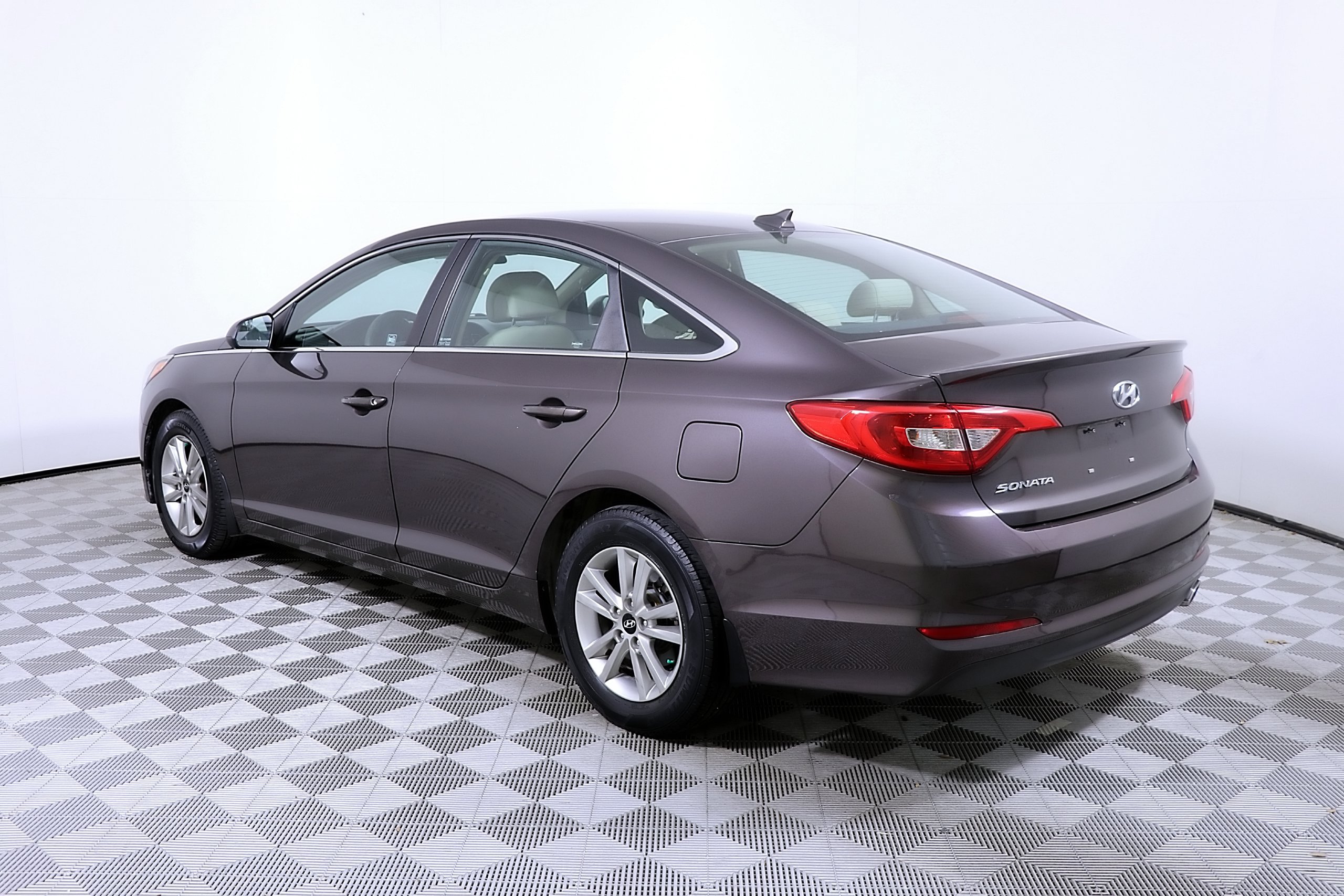 Used 2015 Hyundai Sonata SE FWD image 9