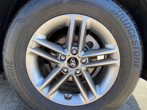 Used 2017 Hyundai Santa Fe Sport FWD image 14