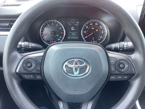 Used 2020 Toyota RAV4 XLE image 17