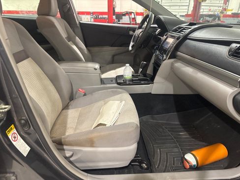 Used 2014 Toyota Camry LE FWD image 31
