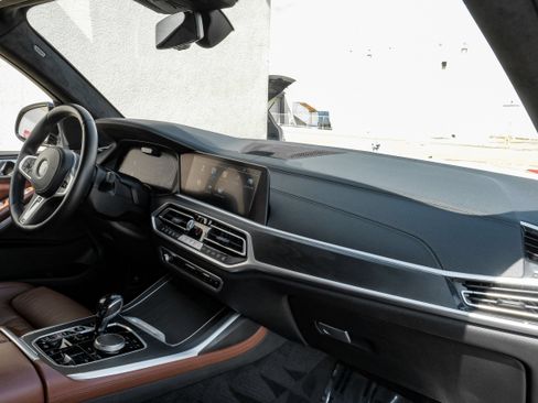 Used 2021 BMW X7 xDrive40i w/ M Sport Package AWD/4WD image 12