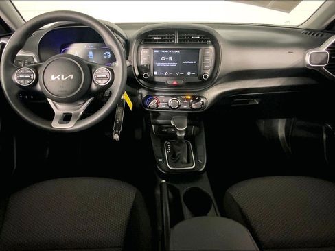 Certified 2025 Kia Soul LX image 15