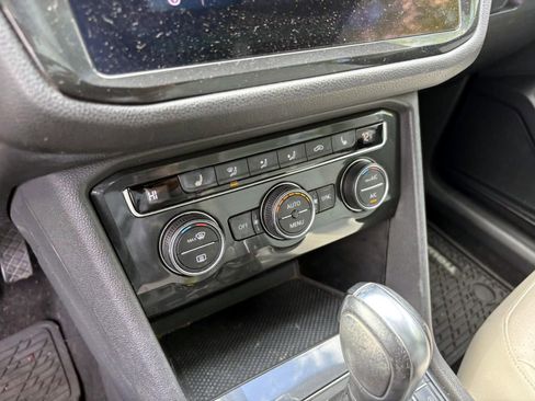 Used 2018 Volkswagen Tiguan SE w/ Panoramic Sunroof Package FWD image 21