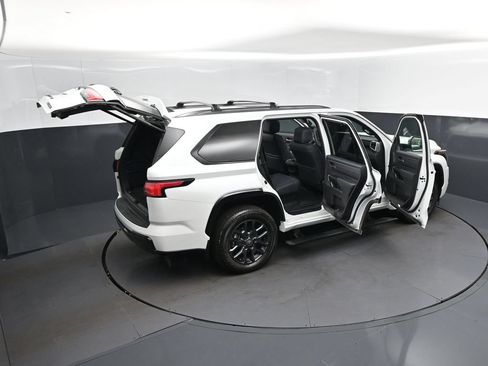 Used 2026 Toyota Sequoia Platinum AWD/4WD image 45