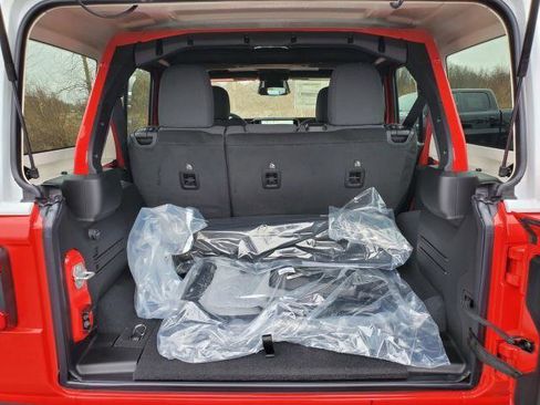 New 2026 Jeep Wrangler Unlimited Rubicon w/ Whitecap Package image 26