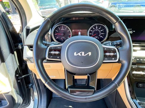 Used 2022 Kia Carnival EX FWD image 11