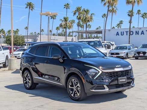 Used 2023 Kia Sportage EX image 3