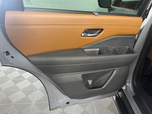 Used 2025 Nissan Pathfinder Platinum w/ Cargo Package FWD image 28