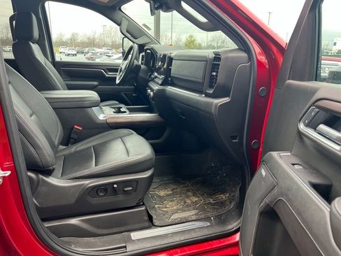 Used 2025 GMC Sierra 2500 SLT w/ SLT Premium Package image 9