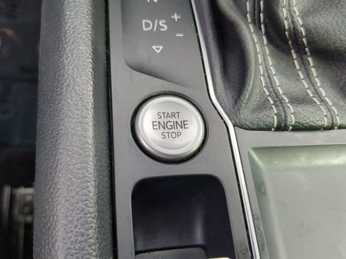 Certified 2022 Volkswagen Atlas Cross Sport SE w/ Panoramic Sunroof Package image 32