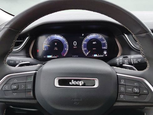 Used 2023 Jeep Grand Cherokee Laredo w/ Luxury Tech Group I image 28