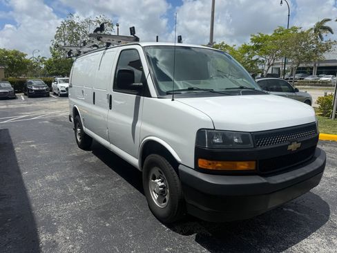 Used 2022 Chevrolet Express 2500 w/ Driver Convenience Package RWD image 3