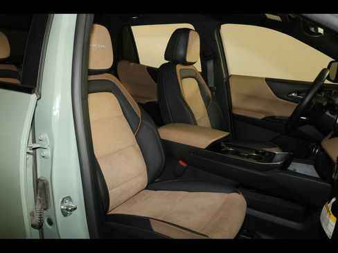 Certified 2025 Chevrolet Equinox ACTIV w/ Safety and Technology Package AWD/4WD image 35