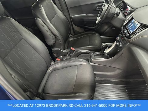 Used 2019 Chevrolet Trax LT w/ Sun & Sound Package FWD image 21