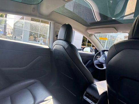 Used 2018 Tesla Model 3 Long Range AWD/4WD image 9
