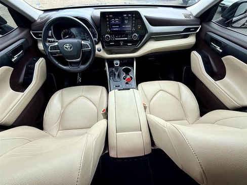 Used 2022 Toyota Highlander XLE image 27