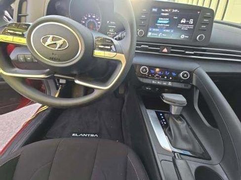 Used 2023 Hyundai Elantra SEL image 2