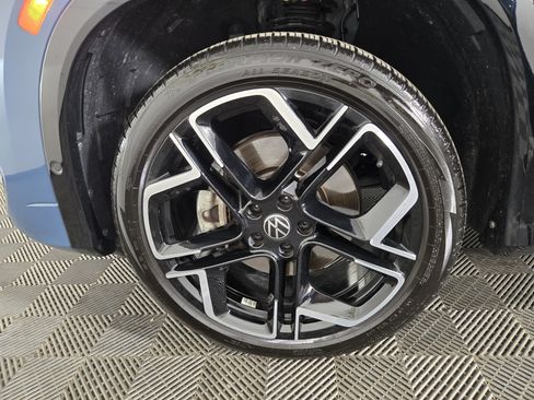 Used 2025 Volkswagen Tiguan SEL R-Line AWD/4WD image 33