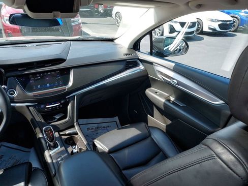 Used 2017 Cadillac XT5 Luxury w/ Driver Awareness Package image 11