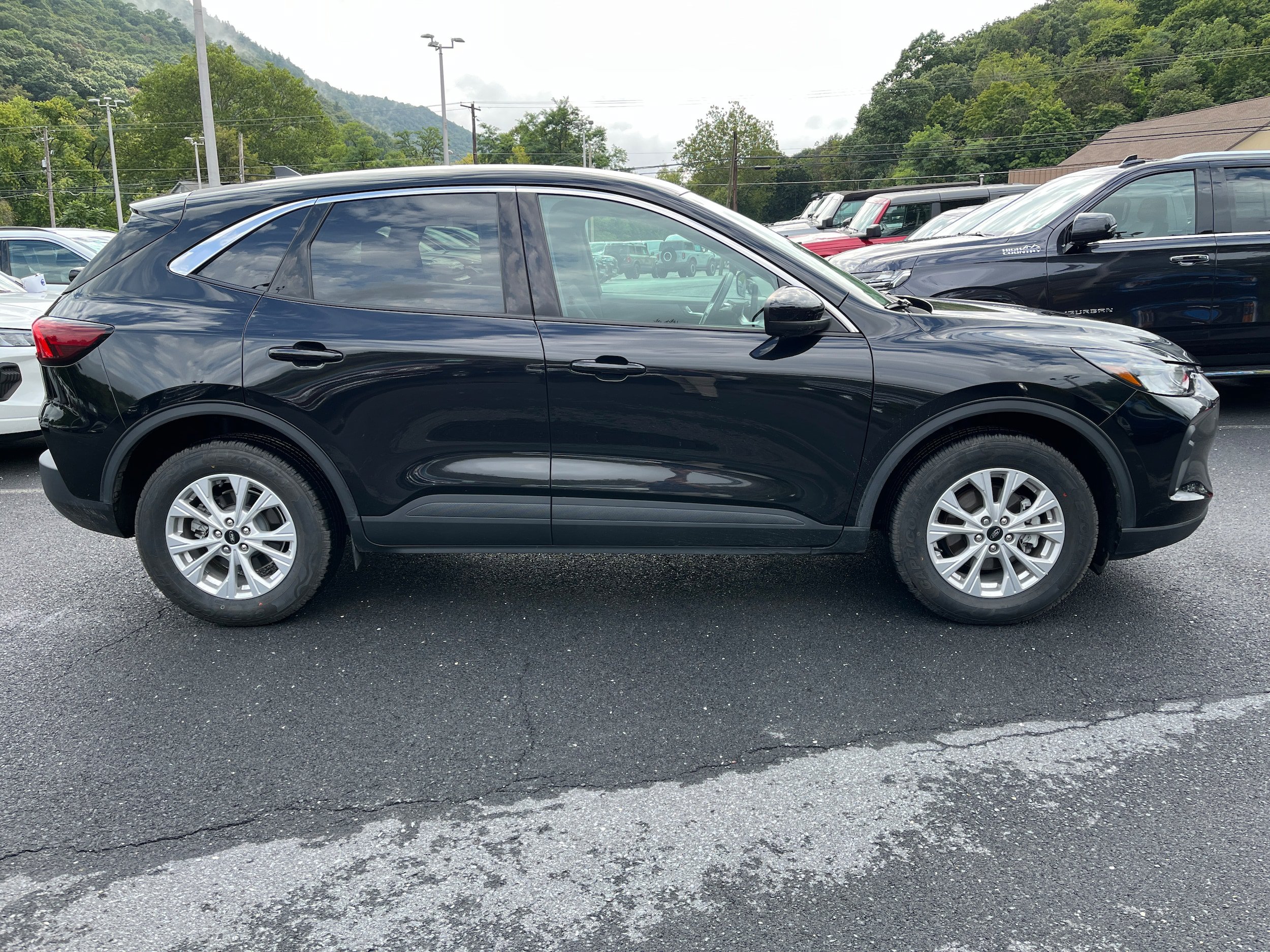 Certified 2023 Ford Escape Active w/ Tech Pack #2 AWD/4WD image 3