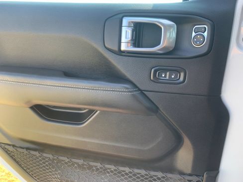 Used 2021 Jeep Wrangler Unlimited Sahara AWD/4WD image 13