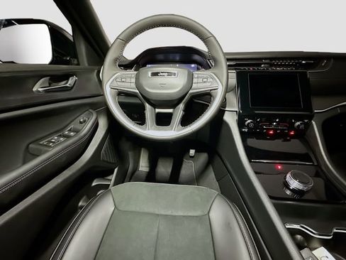 New 2025 Jeep Grand Cherokee 4WD image 27