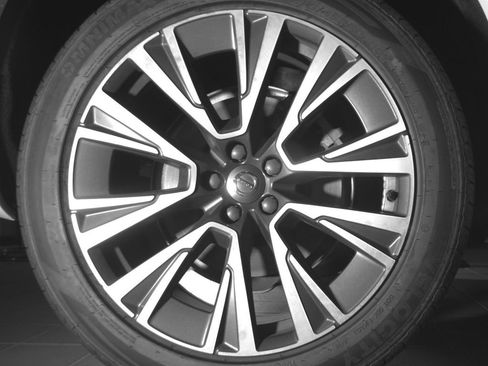 Used 2022 Volvo XC90 T5 Momentum w/ Climate Package FWD image 13