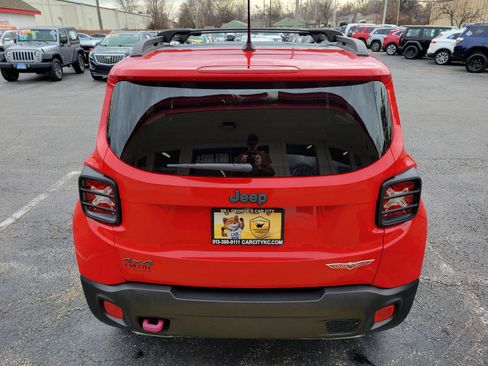 Used 2017 Jeep Renegade Trailhawk AWD/4WD image 27