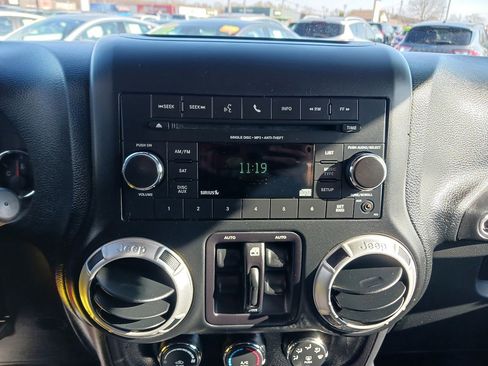 Used 2018 Jeep Wrangler Unlimited Sahara w/ Connectivity Group image 26