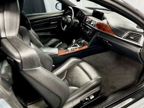 Used 2017 BMW M4 Coupe w/ Executive Package image 21