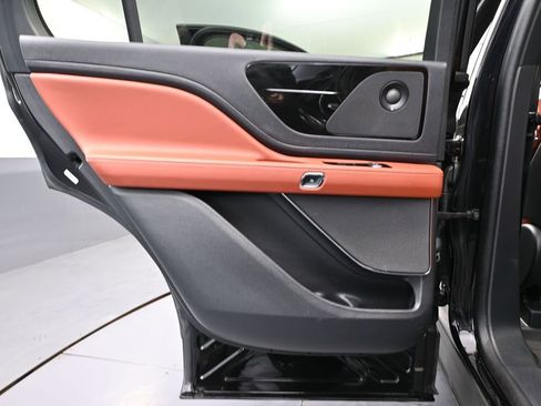 Used 2025 Lincoln Aviator Reserve w/ Jet Appearance Package image 39