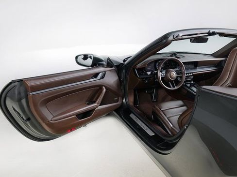 Used 2021 Porsche 911 Carrera S image 27