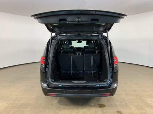 Used 2024 Chrysler Pacifica Touring-L w/ Uconnect Theater Family Group image 12