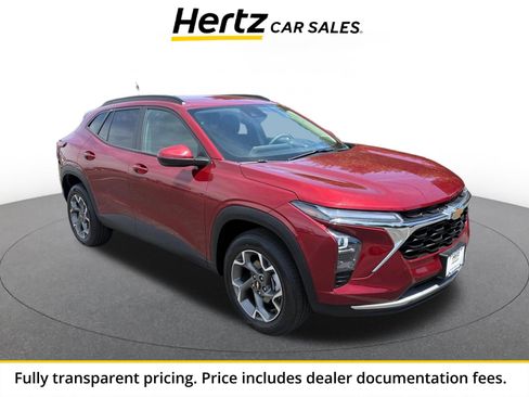 Used 2025 Chevrolet Trax LT FWD image 1