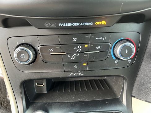 Used 2015 Ford Focus SE image 20